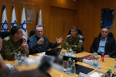 El ministro israelí de Defensa dice que el acuerdo con Hamás está más