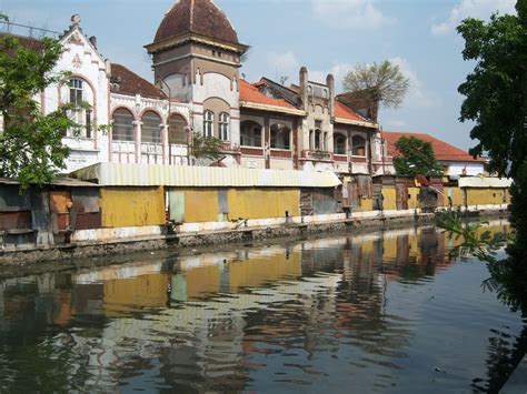 Kota Lama Semarang Sebagai Kawasan Khusus Wisata Kolonial