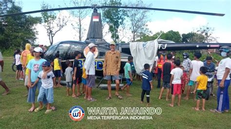 HELIKOPTER BNPB MENDARAT DARURAT DI LAPANGAN SEPAK BOLA PANUNGGALAN