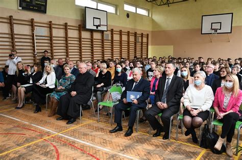 15 lecie nadania imienia Jana Pawła II Zespołowi Szkół Nr 2 w Miechowie