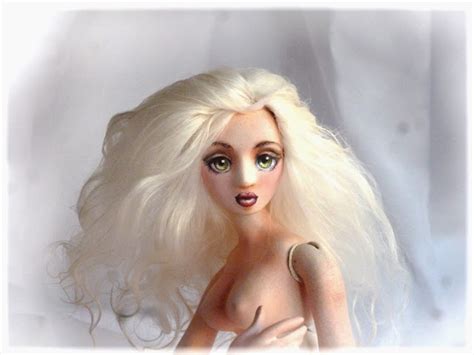 Muñeca de porcelana nude