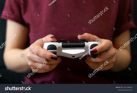 Playstation girl : 3 images, photos et images vectorielles de stock ...