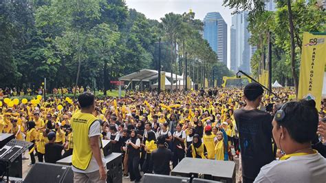 Jalan Sehat Diikuti 10 Ribu Kader Golkar DKI Siap Menangkan Pileg Dan