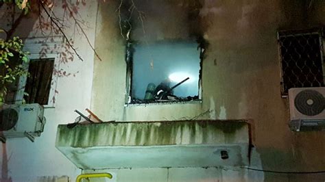 Cinci Oameni Intoxica I Cu Fum Dup Un Incendiu Izbucnit Ntr Un Bloc