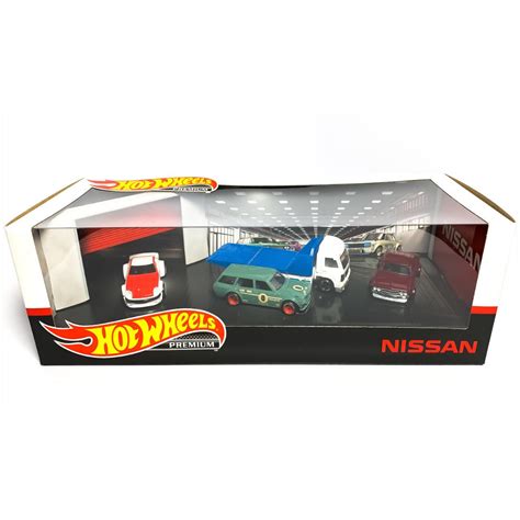 Hot Wheels Diorama Nissan Datsun 510 Wagon Nissan Fairlady Z Nissan Laurel 200 SGX Aero Lift