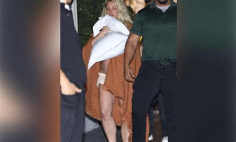 Britney Spears Es Grabada Descalza Y Semidesnuda En Los Ngeles La