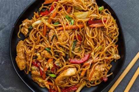 Simple Yakisoba Noodles Recipe - Momsdish