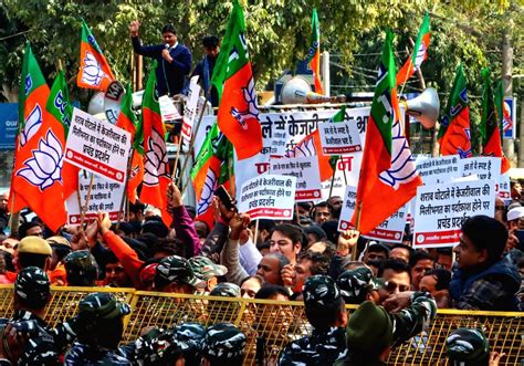 New Delhi Bjp Delhi Stage A Protest Outside The Aap Office Over Ed