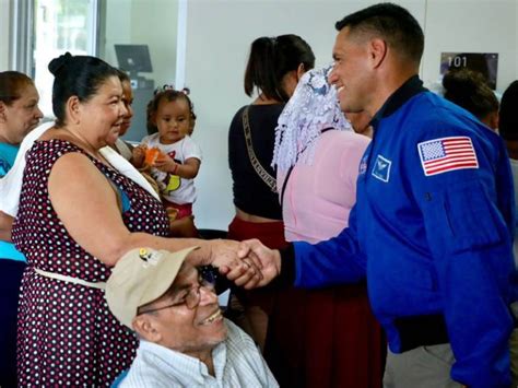 El astronauta Frank Rubio visitó su tierra natal en El Salvador