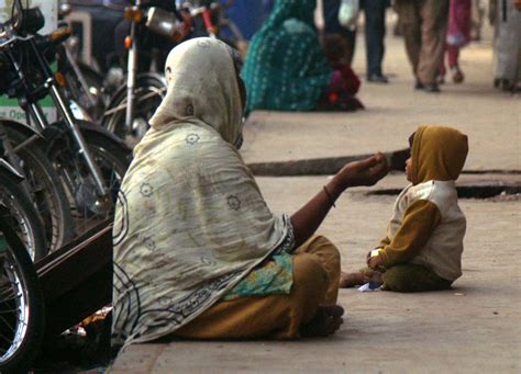 Swarm Of Beggars Invades City Markets Food Outlets In Ramazan