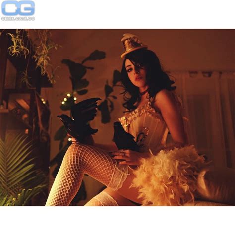 Elizabeth Gillies Nude Pictures Onlyfans Leaks Playboy Photos Sex Scene Uncensored