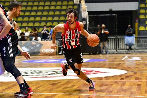 NBB São Paulo vence após reação no segundo tempo e apagão do Pato