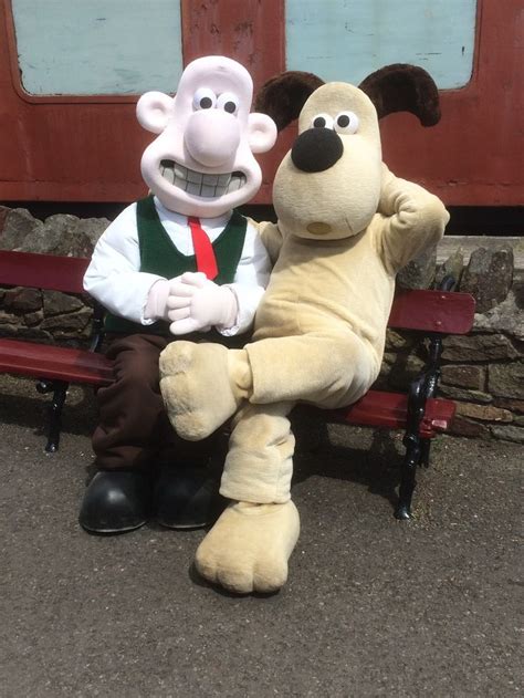 Wallace Gromit Aardmananimations Wallace And Gromit Characters