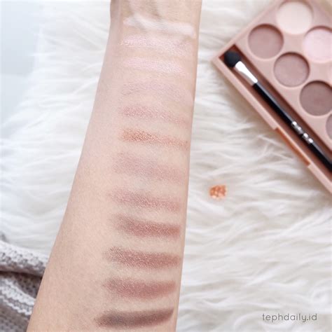 Review Nude Me Pink Champagne Eyeshadow Palette Cathy Doll