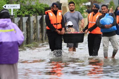 FOTO Tingginya Intensitas Hujan Sebabkan Banjir Di Aceh Indozone News