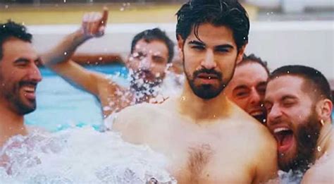 Les hétéros révèlent ce quils ont fait de plus gay dans leur vie