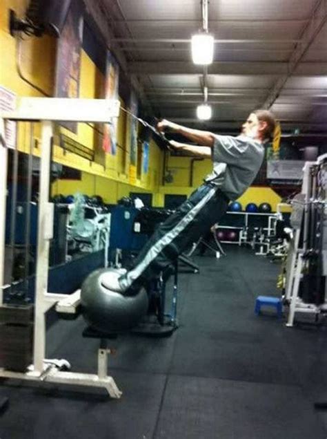 27 Epic Fail Gym Photos That Will Make Your Day - DrollFeed | Gym fail ...