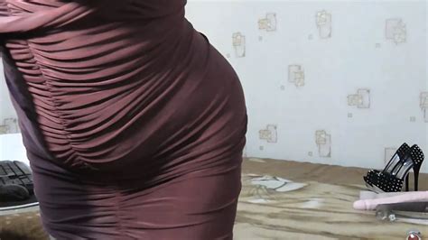 Heiße russische MILF posiert vor der Webcam xHamster