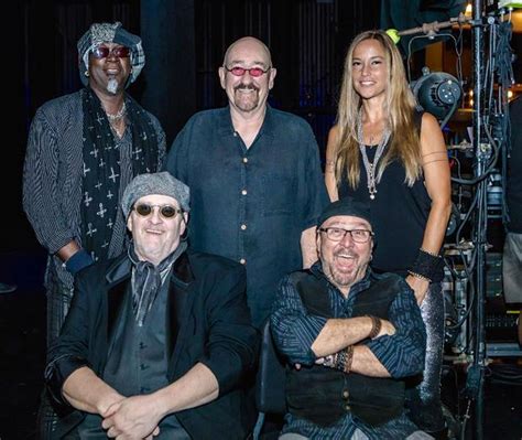 Review Dave Mason And Steve Cropper Bring Rock And Soul Revue To