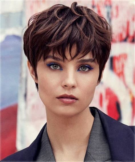 Les Plus Belles Coupes Courtes Vues Sur Pinterest En 2023 Short Hair