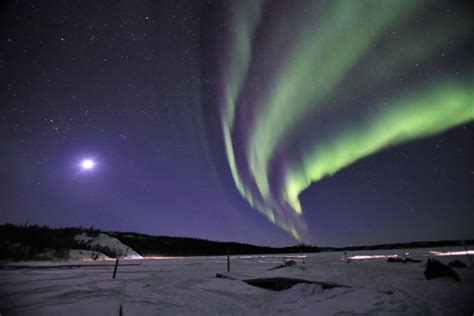 Yellowknife Vacations | Aurora Tours Northern Lights Packages & Activities