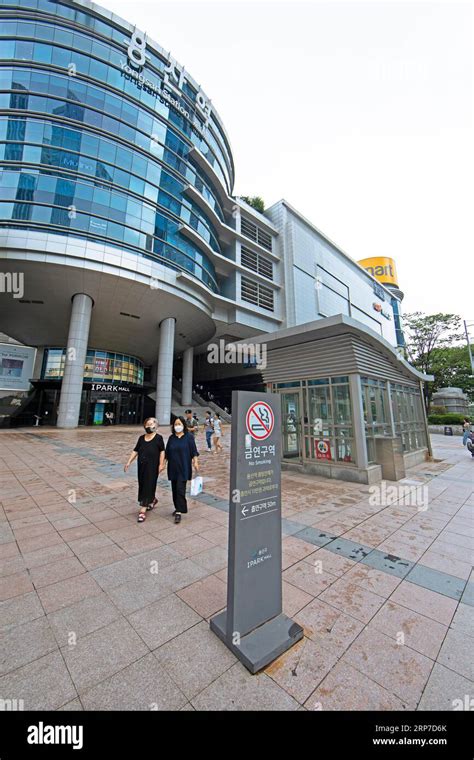 Yongsan Station Hi Res Stock Photography And Images Alamy