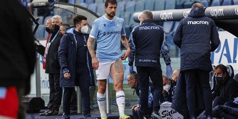 Emergenza In Difesa Per La Lazio Di Sarri Lesione Muscolare E Lungo