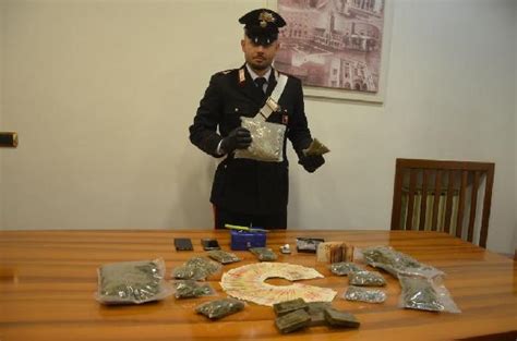 Latina Fratelli In Affari Stupefacenti Beccati Con Oltre Un Chilo Di Droga