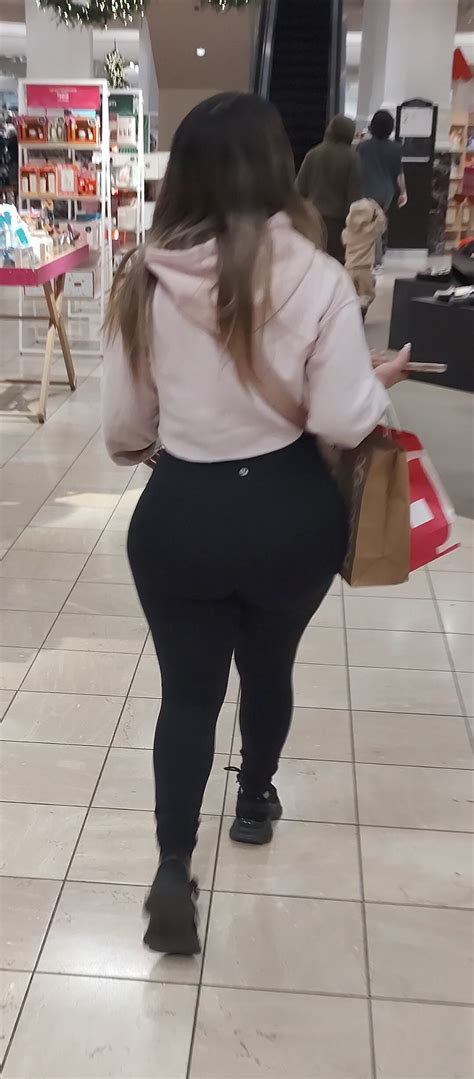 Insanely Round Ass Spandex Leggings Yoga Pants Forum