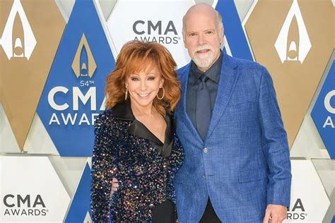 Reba Mcentire And Her New Boyfriend Rex Linn Go Way Back Wkky Country