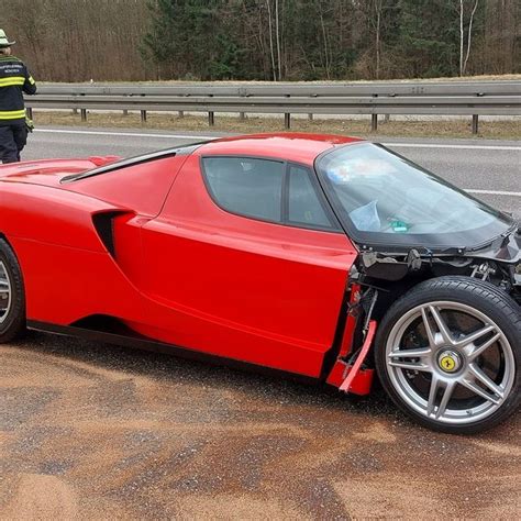 Ferrari Enzo Crashes on German Autobahn