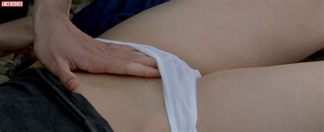 Amira Akili nude pics página 1