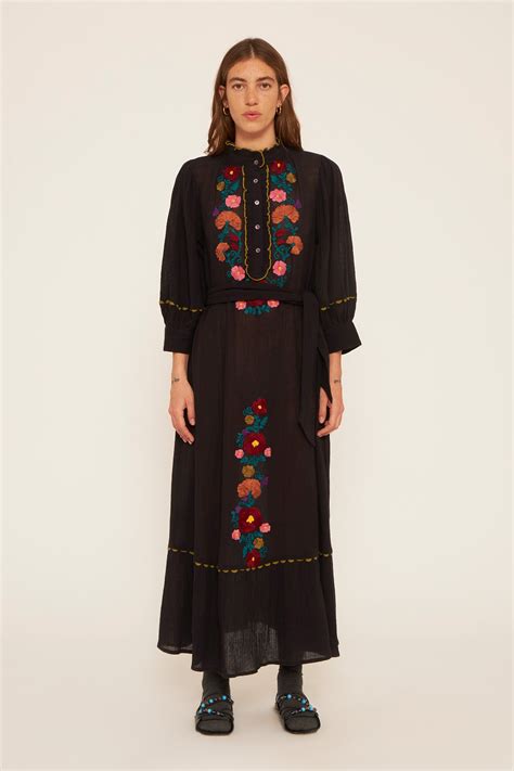 Robe Bohème Chic longue noire Brodée à la main ANTIK BATIK