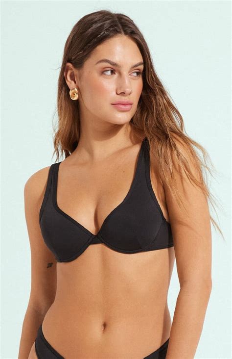 Lingerie biquínis e roupa de mulher homem e criança Tezenis