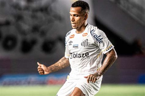 Atua Es Do Santos Contra O Cear Gabriel Braz O Garante A