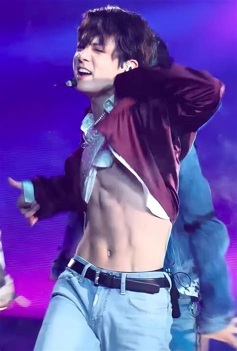 Jungkook S Abs 😳🔥💜 In 2021 Jungkook S Abs Jungkook Abs Jeon Jungkook Hot