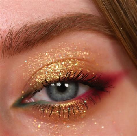 55 Magical Christmas Eyeshadow Looks To Try This Winter Christmas