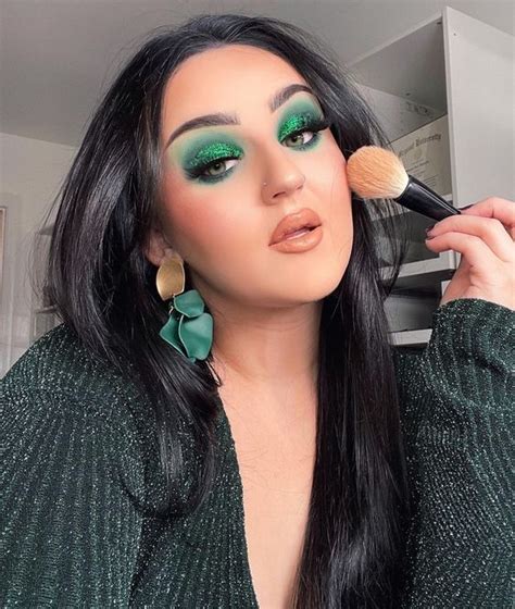 5 Tik Tok Beauty Gurus You Need To Follow Society19