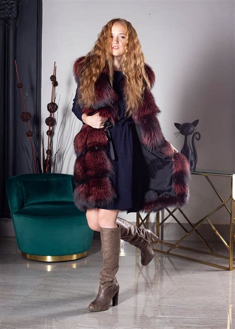 Меховой жилет из лисы Dita Furs R2 K купить в Москве - цена 140 000