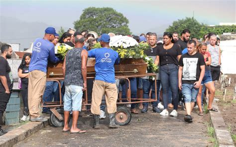 Taxista morto em acidente de carro na Barra da Tijuca é enterrado Rio