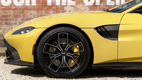 Aston Martin Vantage Roadster | 2021MY (Color: Yellow Tang) | Wheel