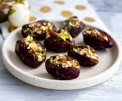 Stuffed Dates with Cream Cheese and Nuts Blog Hồng