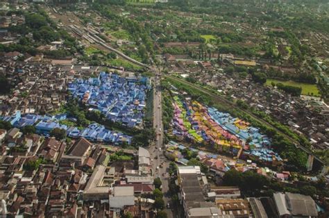 Premium Photo High Angle View Of Townscape Jodipan Malang Stasiun