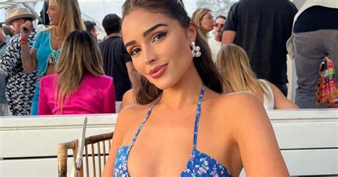 Star Divides Fans With Skimpy Bikini On Dinner Date Insane