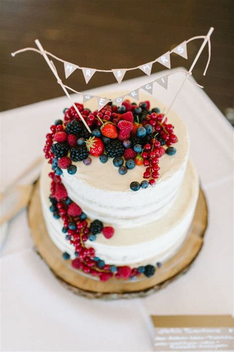 DIY Hochzeitstorte Half Naked Cake Mit Beeren Selbstgemacht Zur DIY Hochzeit Diy