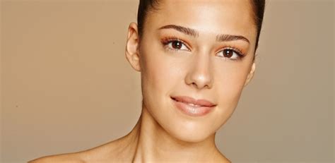 Fotos Direto Das Passarelas Maquiagem Nude E Iluminada Combina O Calor 10 12 2014 UOL