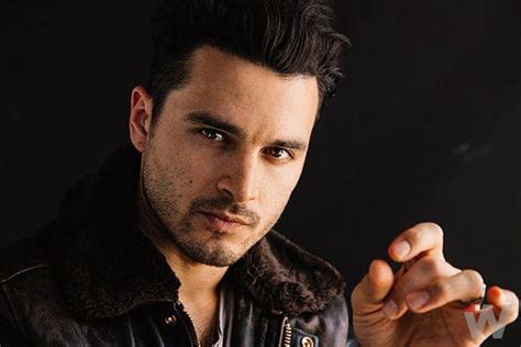 Michael Malarkey il nuovo singolo è Shake the Shiver Shockwave