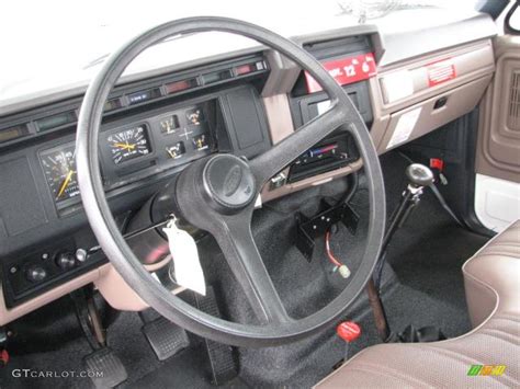 1998 Ford F800 Regular Cab Utility Bucket Truck Interior Color Photos | GTCarLot.com