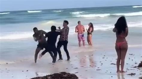 Video Olvidaron Vibrar Alto Se Arma Pelea Campal Entre Turistas Y