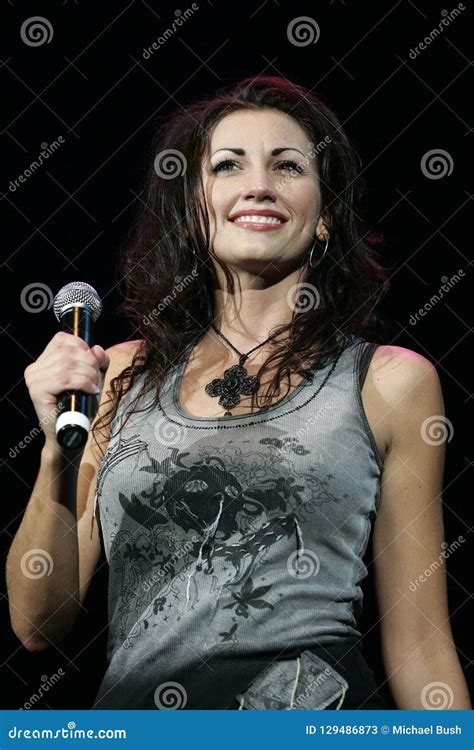 Danielle Peck Performs in Concert Editorial Stock Photo - Image of palm, beach: 129486873